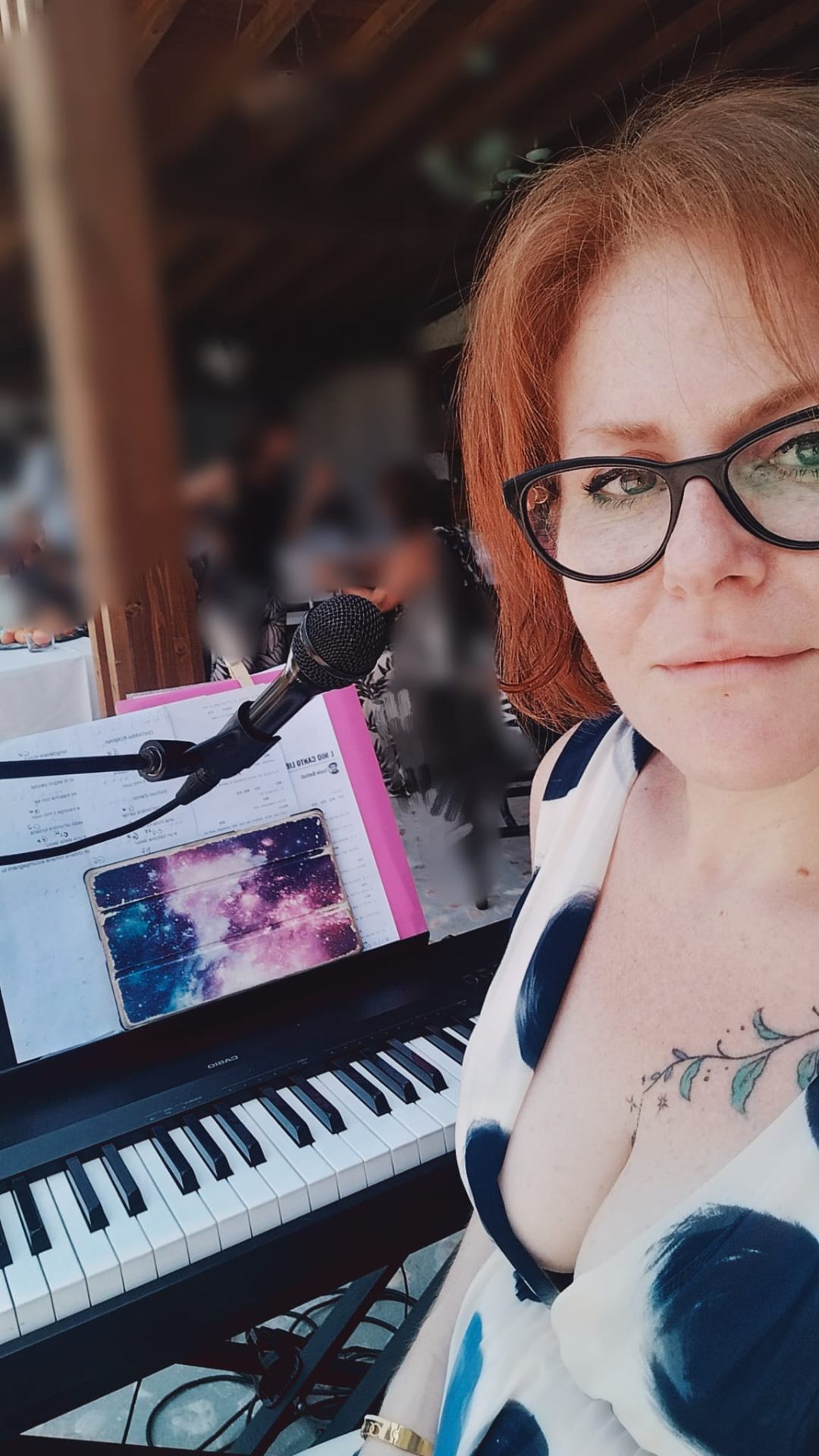 Valeria Paci dal vivo al microfono